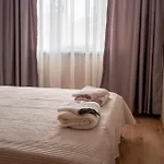 Center And Old Town Apartman